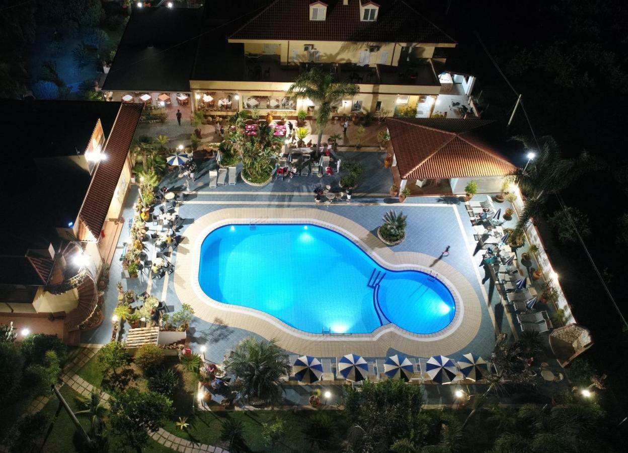 Hotel Damanse Santa Domenica  Exteriör bild