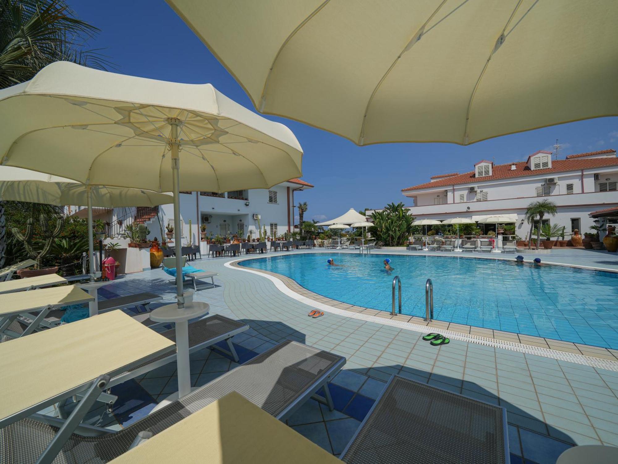 Hotel Damanse Santa Domenica  Exteriör bild