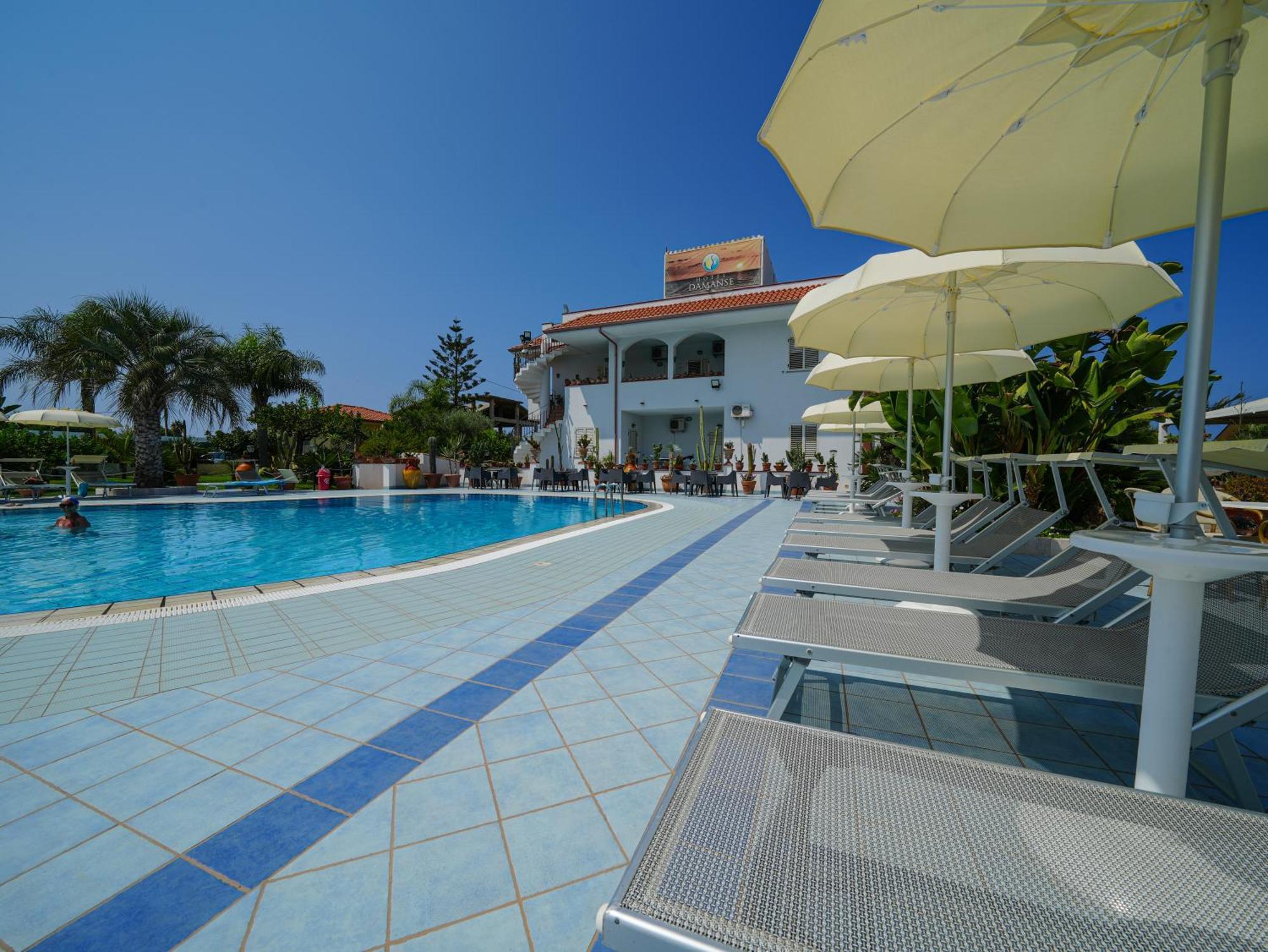 Hotel Damanse Santa Domenica  Exteriör bild