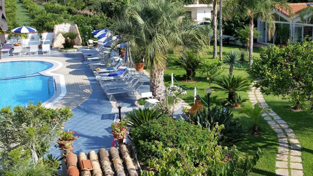 Hotel Damanse Santa Domenica  Exteriör bild